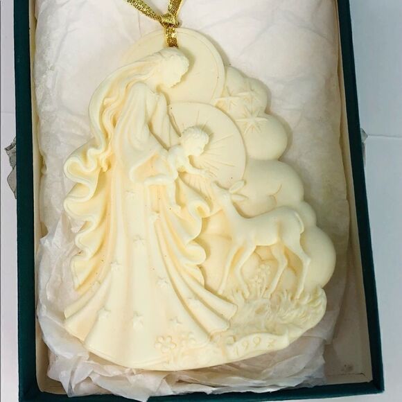 Virgin Mary Christmas Ornament – Handmade & Artist Signed - Picture 2 of 5